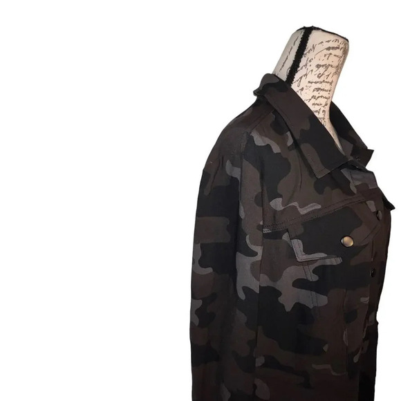 G.I.LI, cargo camo, long sleeve button snap pockets,stretchy knit jacket Lg - Picture 5 of 9